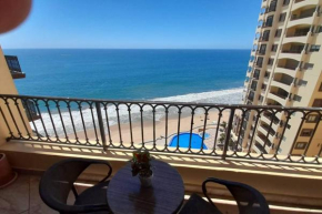 Amplio condominio de 3 recamaras en Gavias Grand frente al Mar.